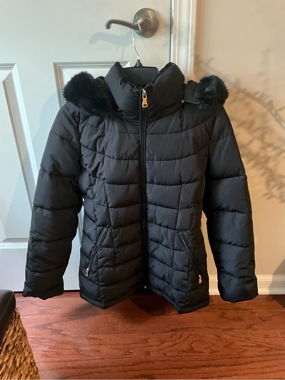 Calvin Klein Woman’s Black Faux-Fur Trim Puffer Jacket Size Medium